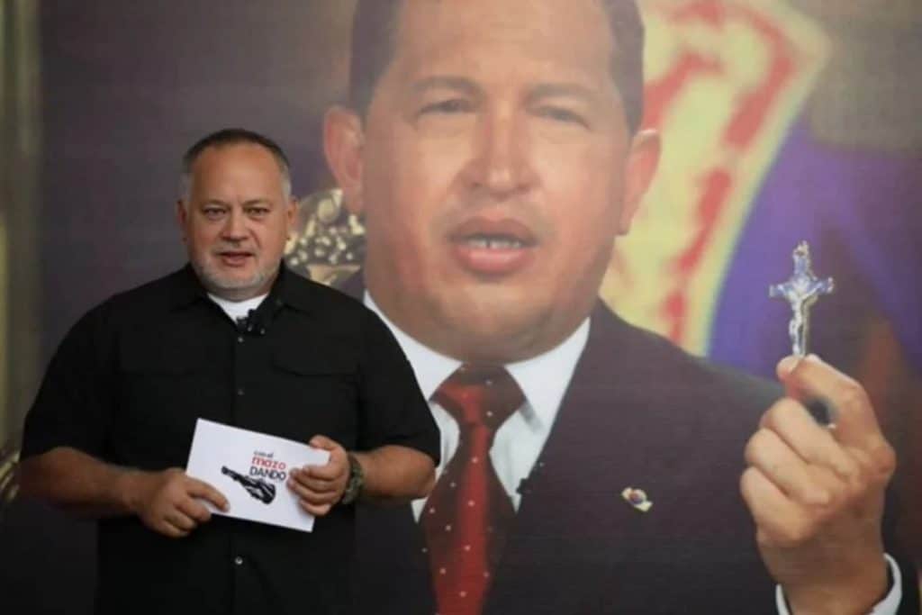 Diosdado Cabello acusa a Sebastiana Barráez de vínculos con el paramilitarismo colombiano