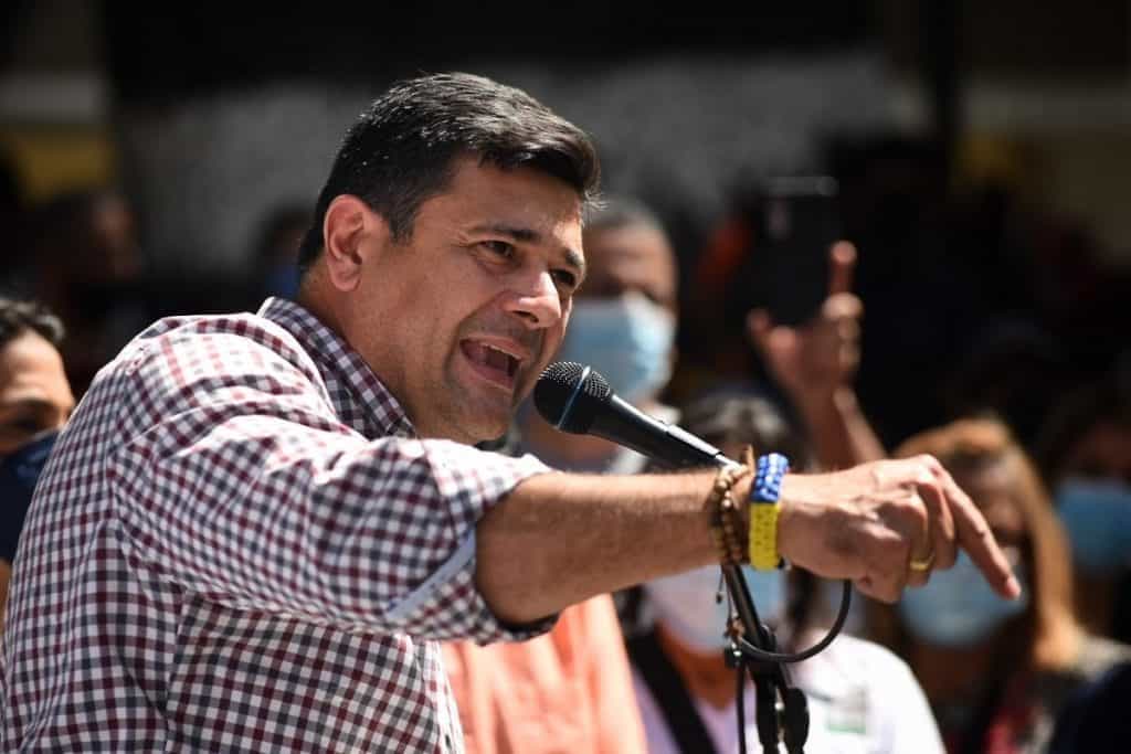 Cierran programa de Freddy Superlano